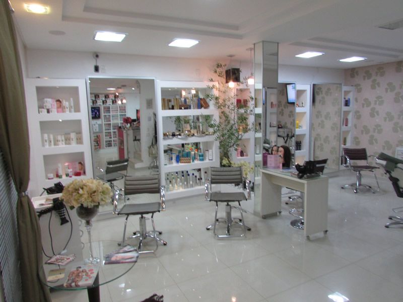 Divas Studio Hair - 